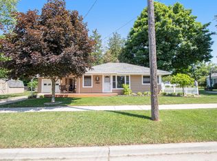 229 Lewis St, Rockford, MI 49341