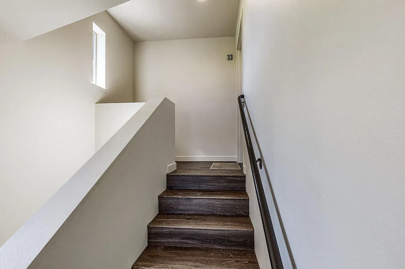 2 bed, 800 sqft, $2,300 — Photo 2