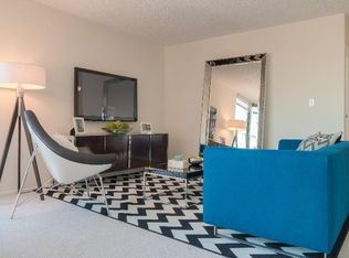 1207 N Dearborn St, Chicago, IL 60610