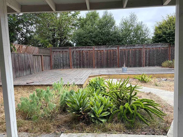 861 Menker Ave — Photo 4
