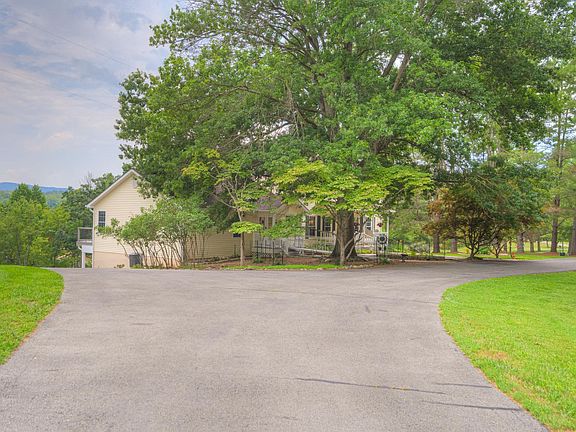 3rd image of 6020 Lyons Rd