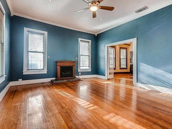 5th image of 202 E Pecan St