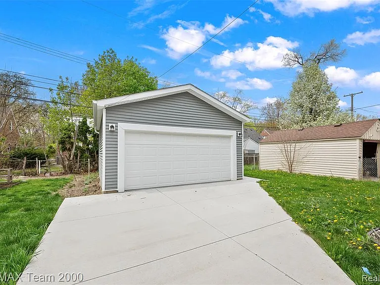3330 Woodside St — Photo 3