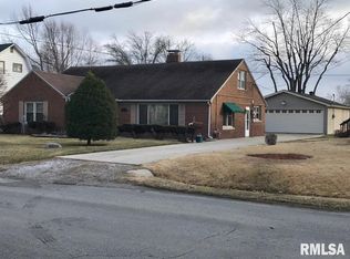 419 E Center St, Girard, IL 62640