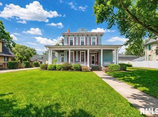 805 S 5th St, Pekin, IL 61554