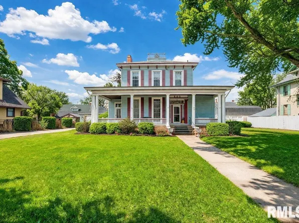 805 S 5th St, Pekin, IL 61554