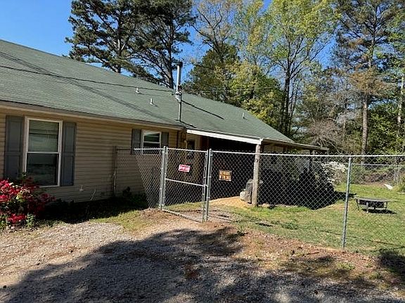 2nd image of 2551 Naylor Rd