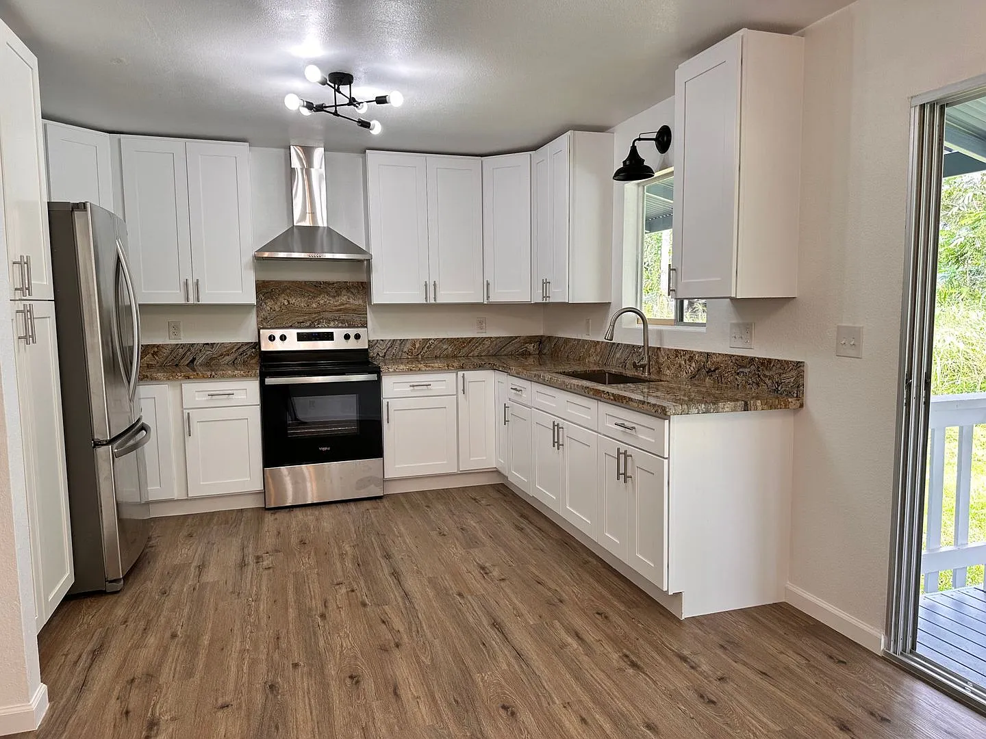 Spacious 2-bedroom Home — Photo 2