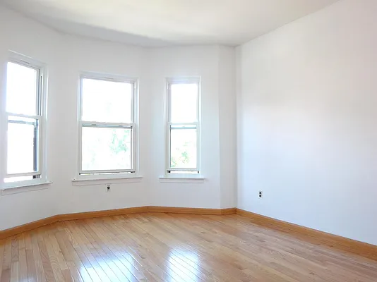 Rented by Addison Property Group | media 17