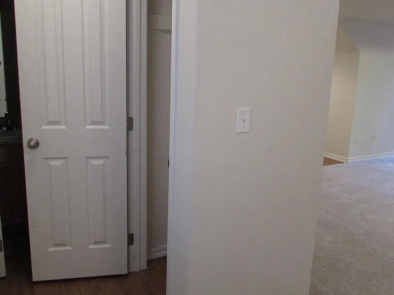 107 Andrews Dr — Photo 3