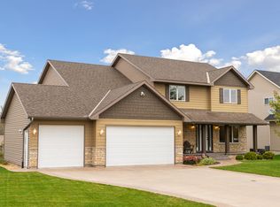 848 Stone Creek Dr, Jordan, MN 55352