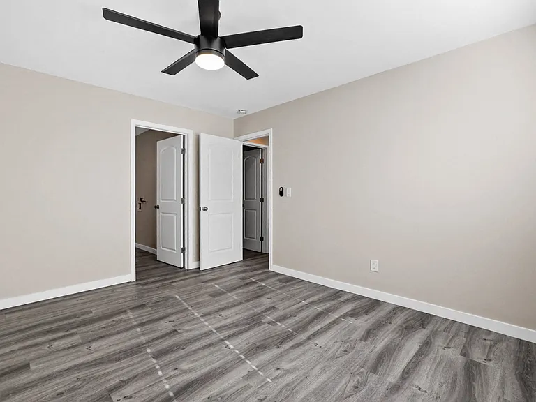 316 Beach Apartments — Photo 9