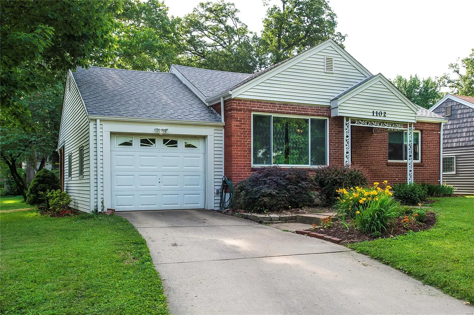 1102 Selma Ave photo 1