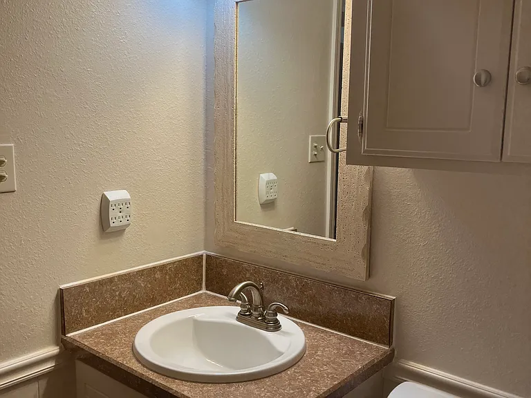 3901 N Kickapoo Ave — Photo 8