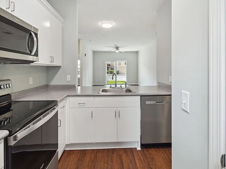 905 Olmstead Ave — Photo 54