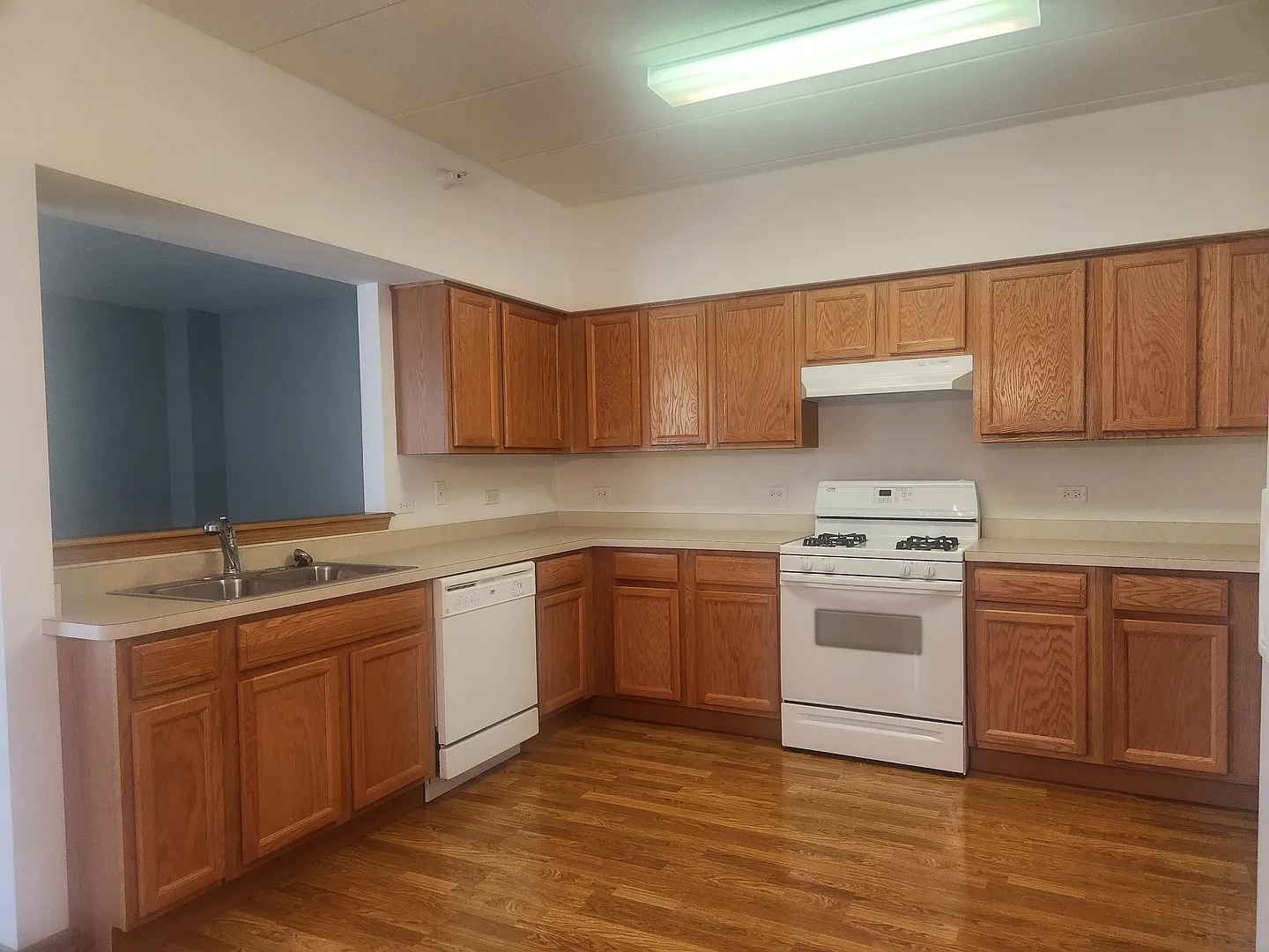 2 bed, 1200 sqft, $2,450 — Photo 2