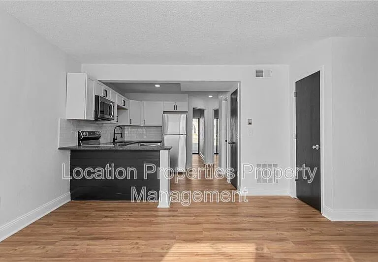 1502 W 25th Ct #D3 — Photo 7