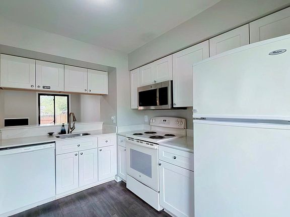 4th image of 30 Sugarland Square Ct