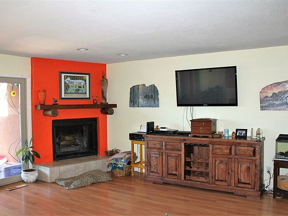 4th image of 276 Connie Ave