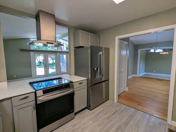 1141 Maple Dr, Tallahassee, FL 32301