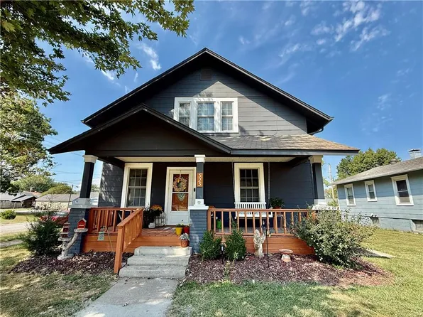 323 Parkway St, Hardin, MO 64035