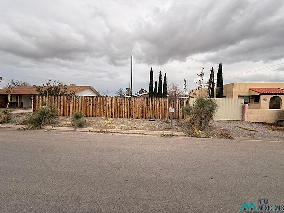 2nd image of 405 Corbett St