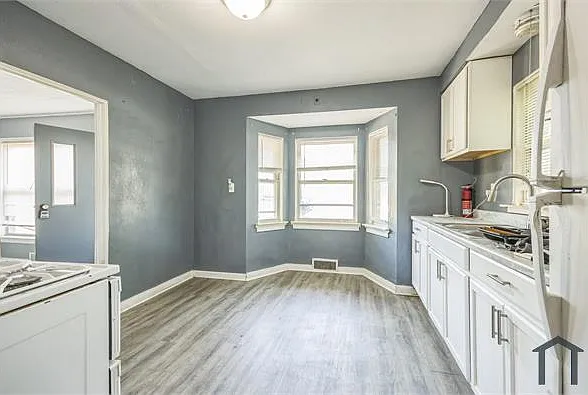 3 bed, $1,300 — Photo 4