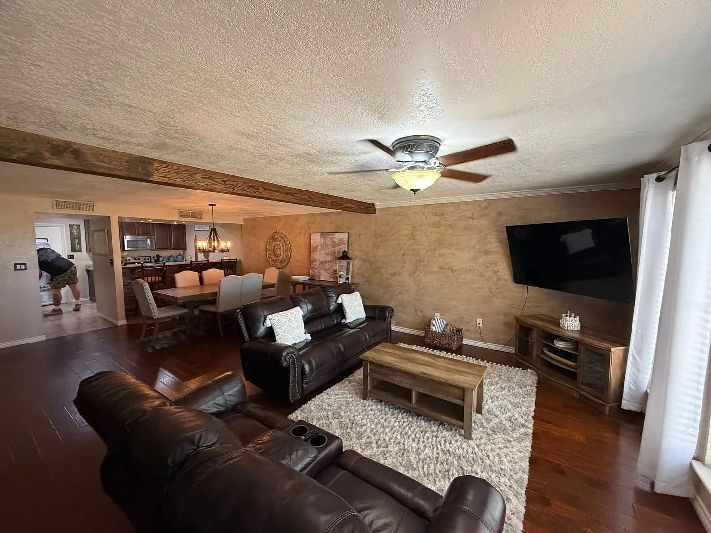 Fully Furnished All Bills Paid - 3 Bed 2 Bath Home — Photo 3