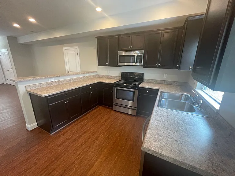 5026 Park Ave — Photo 8