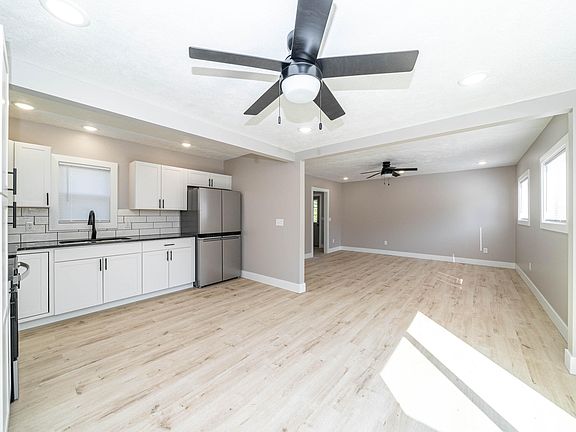 5th image of 104 Morgan Ave W