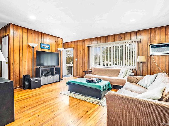 3rd image of 1097 Carll Drive