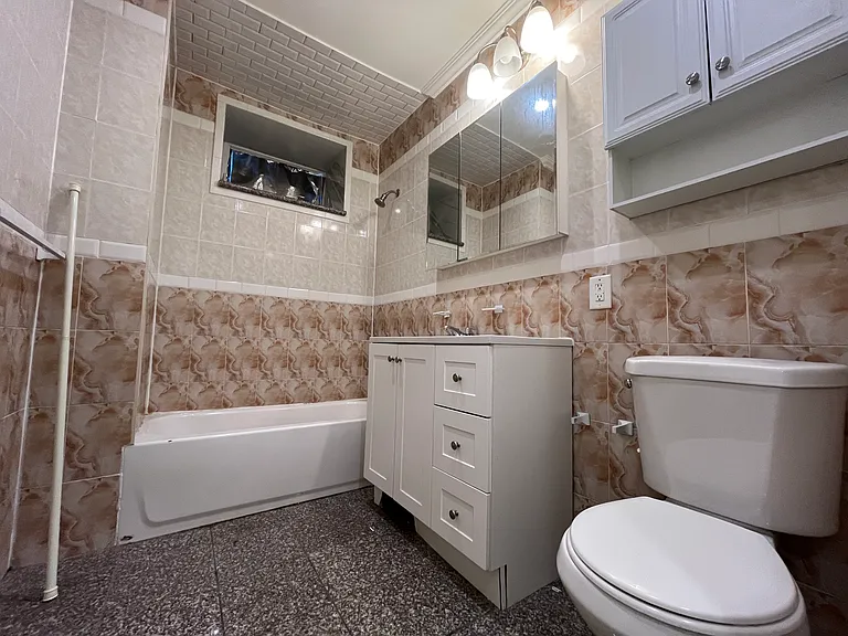 377 Danforth Ave #B9 — Photo 5