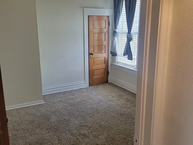 1060 S Emerson St — Photo 6