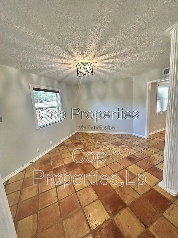 3 bed, 2.5 bath, 1600 sqft, $1,695 — Photo 3