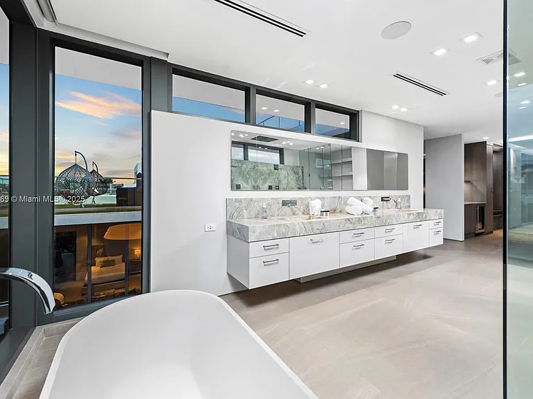 440 Mola Ave — Photo 22