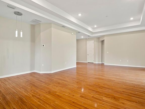 3rd image of 21 Pinelark Ln