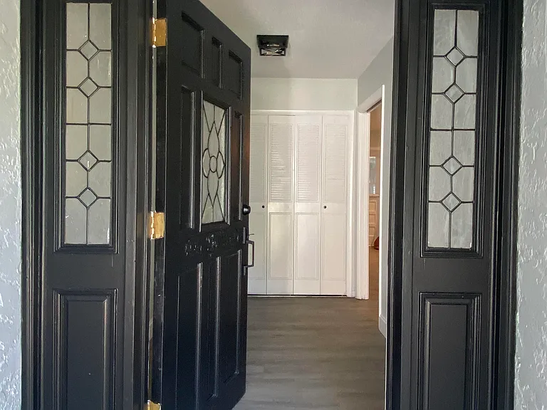 609 Parkwood Ave — Photo 2