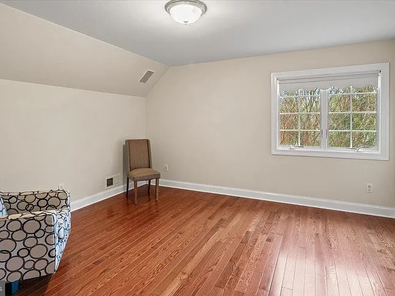 12 Windermere Way — Photo 32