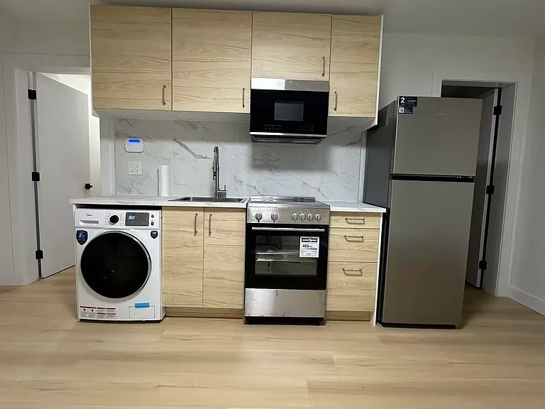 1536 Duthie Ave #3 — Photo 6
