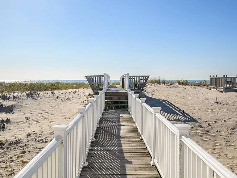 863 Dune Rd — Photo 10