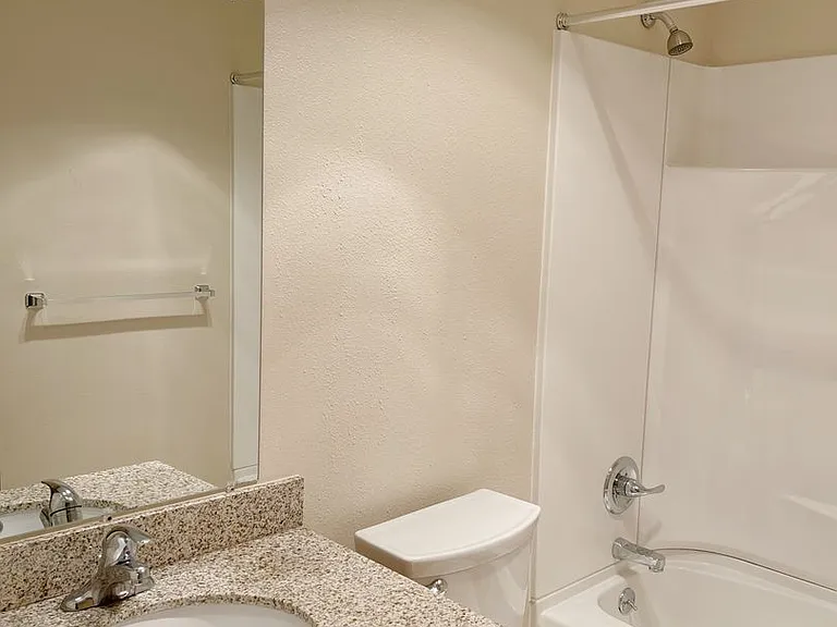 Roxclif Apartments — Photo 29