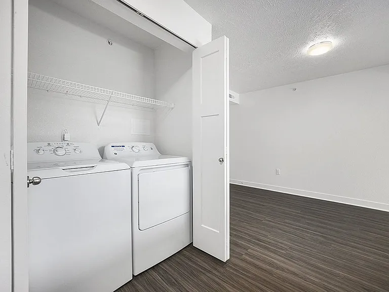 Byron Lakes Apartments — Photo 24