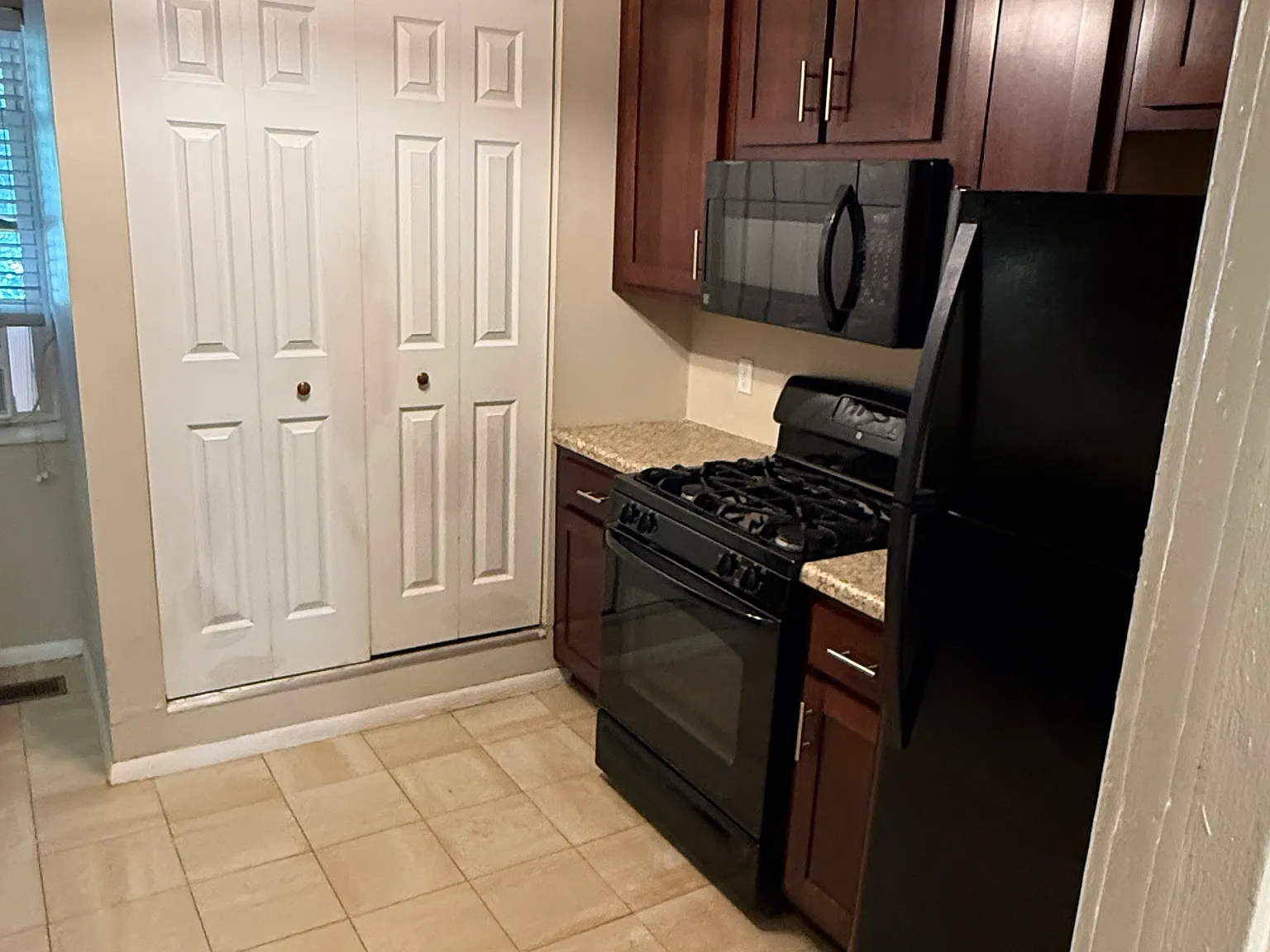 4704 Saint Elmo Ave — Photo 4