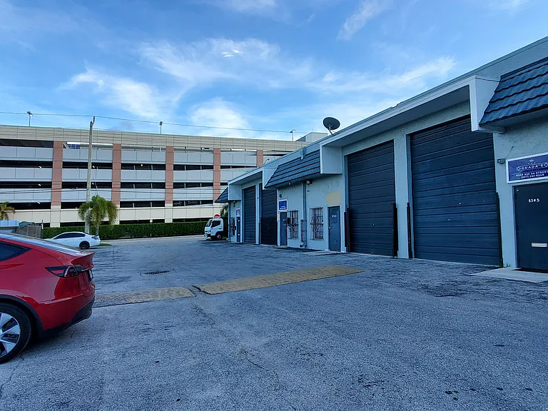 8347 NW 54th St #8347 — Photo 36