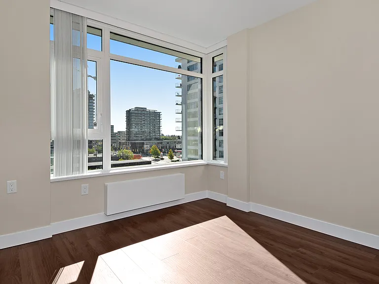 175 W 14th St #901 — Photo 11