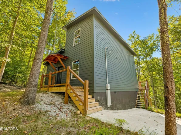 689 Country Oaks Ln, La Follette, TN 37766