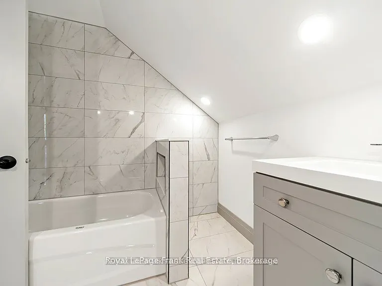 622 Simcoe St N #3 — Photo 15