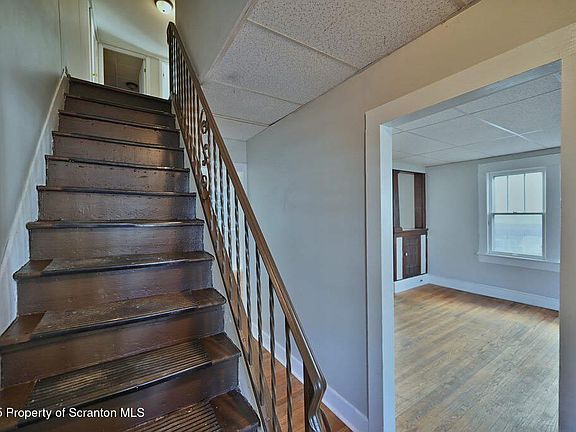 3rd image of 416 E Market St