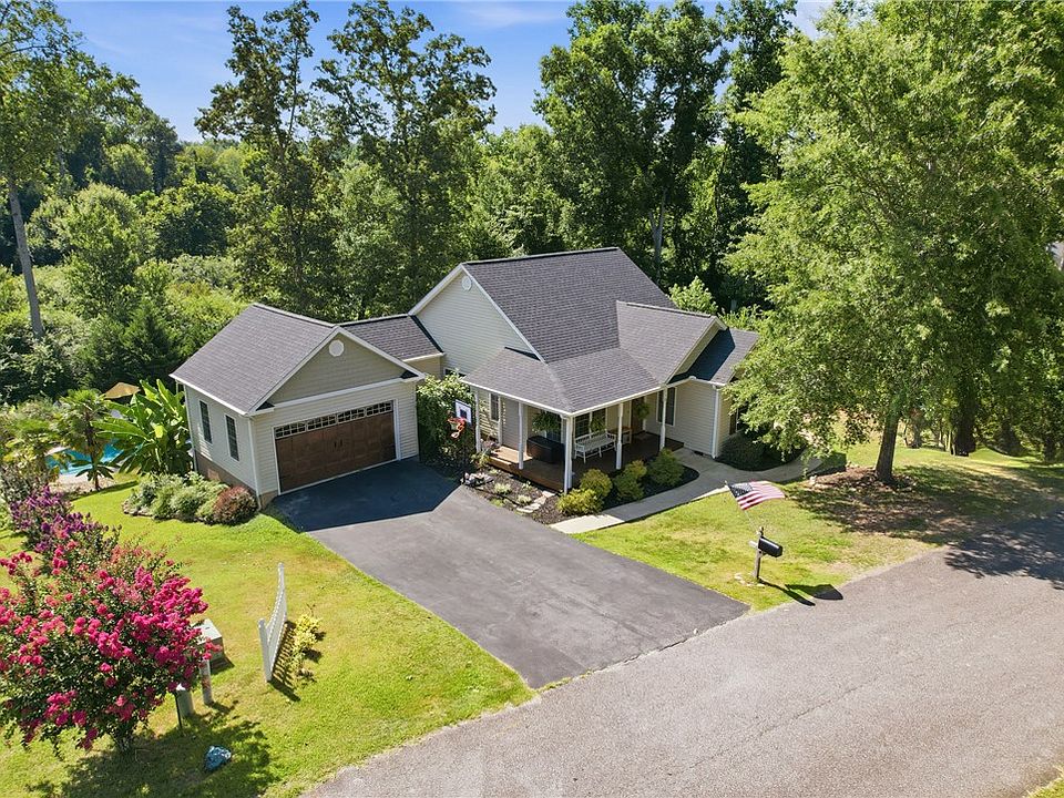 1st image of 110 Brookside Cir