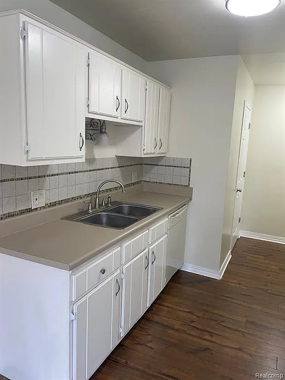 2 bed, 1.5 bath, 966 sqft, $1,600 — Photo 4